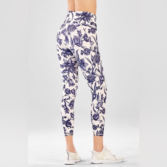 Fabletics Define PowerHold High-Waisted Capri ADALIA Floral Blue & White LARGE - Picture 2 of 12